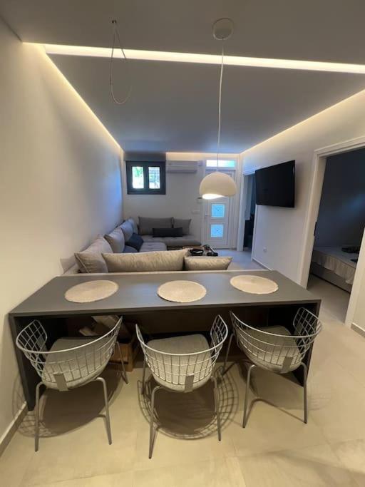 Leo Aigina Holiday home *